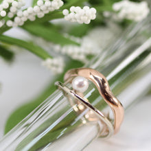 Load image into Gallery viewer, Hers Stream Wedding Band
