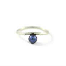 Load image into Gallery viewer, Wave Pearl Ring

